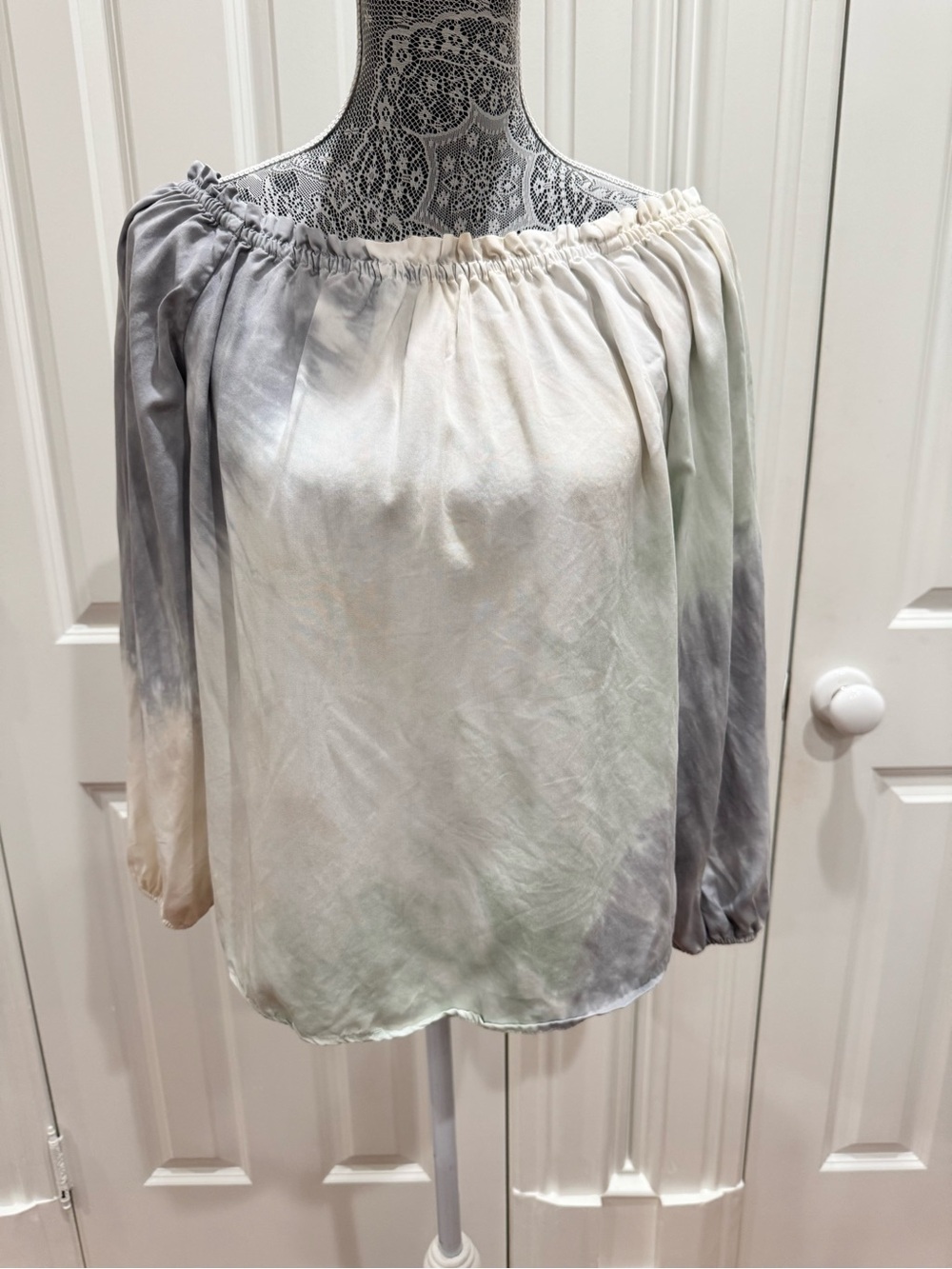 Off-Shoulder Tie-Dye Peasant Blouse - Light Gray/White Sz. M Boho Coquette Indie